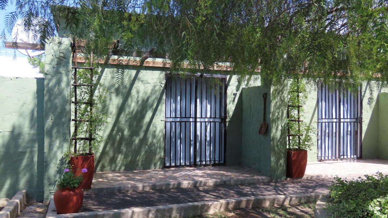 Die Windpomp Gastehuis Beaufort West Esterno foto