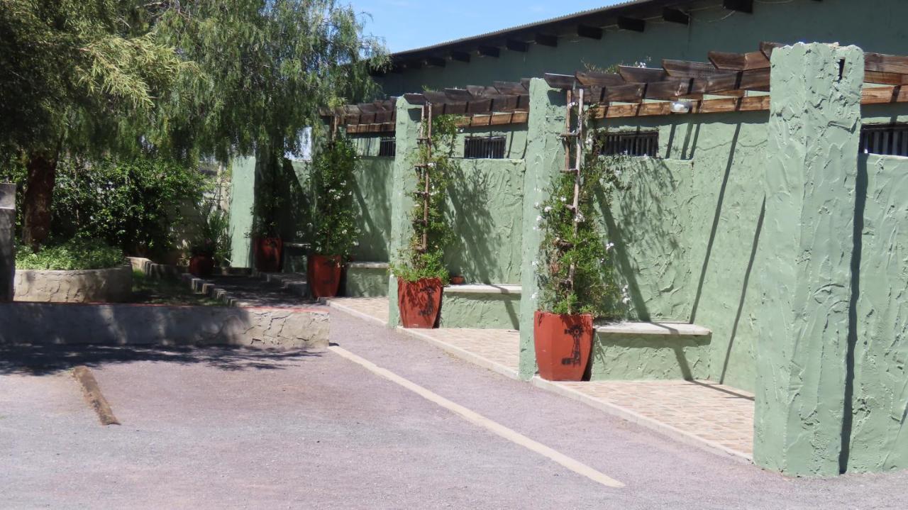 Die Windpomp Gastehuis Beaufort West Esterno foto