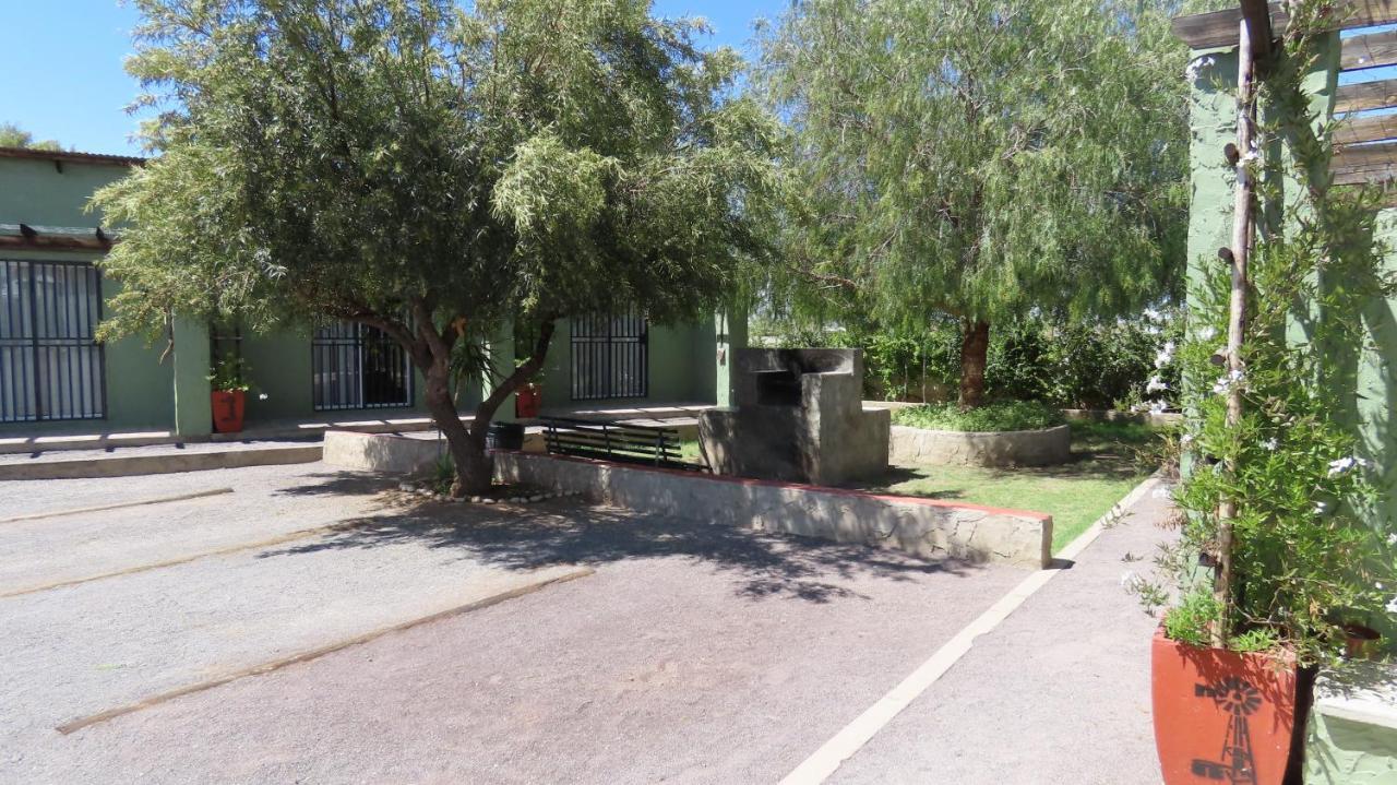 Die Windpomp Gastehuis Beaufort West Esterno foto